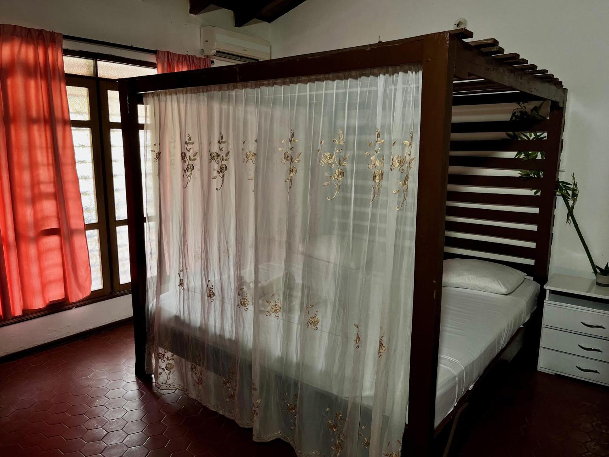 The Chill In Mansion Hostel Santa Marta Exterior photo